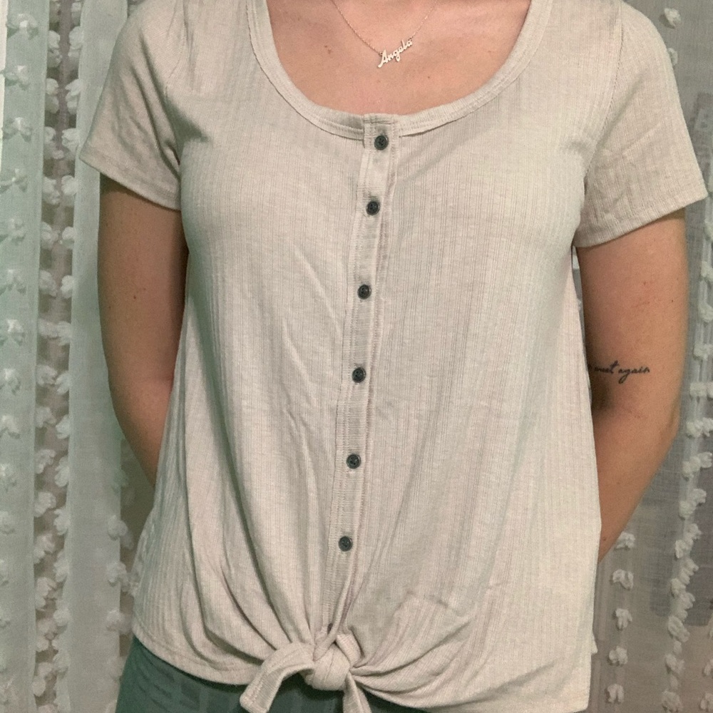 Shirt sleeve Hollister top